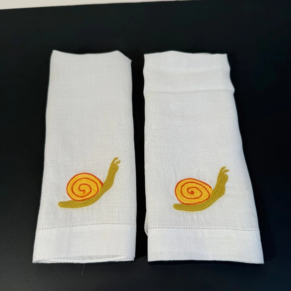 Vintage, 2 Unused White Madeira Linen Embroidered Snails Finger Tip Guest Towels